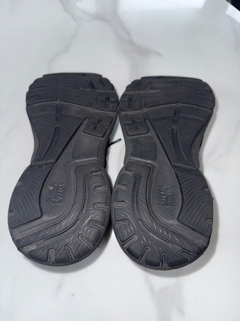 Brooks men’s Black Athletic Running Shoes - Picture 7 of 9